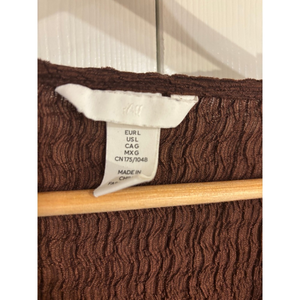 H&M Textured Jersey Top Brown V-Neck Gold Button Front Long Sleeves Women's L - Picture 5 of 7